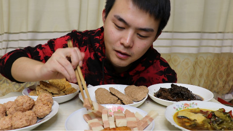 试吃最健康的佛系年夜饭“全素年夜饭”,感觉像吃了一顿火锅底料